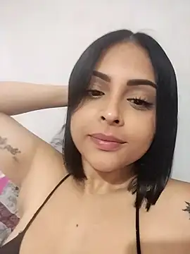 Snapshot of MelannyBell chatting on 10.04.25 MelannyBell online show from 10.04.25