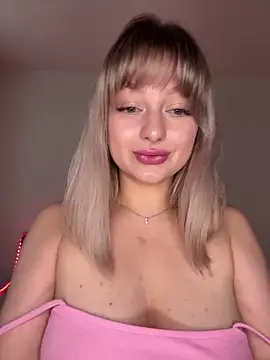 Snapshot of Blonde20 chatting on 01.08.25 Blonde20 online show from 01.08.25