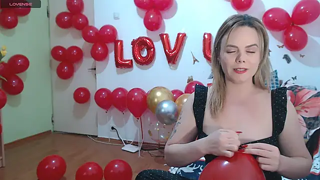 Snapshot of hotmilf4uxxx chatting on 02.14.26 hotmilf4uxxx online show from 02.14.26