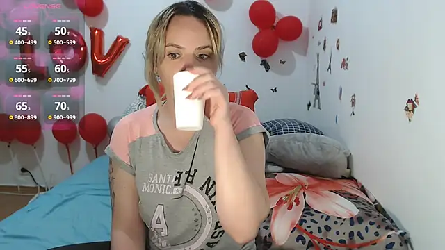 Snapshot of hotmilf4uxxx chatting on 04.17.26 hotmilf4uxxx online show from 04.17.26