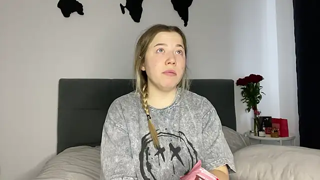 Embersweetbunny online show from 02.11.25