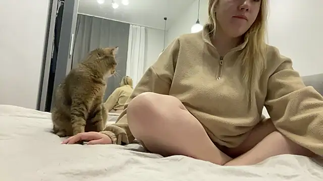 Embersweetbunny online show from 10.20.25