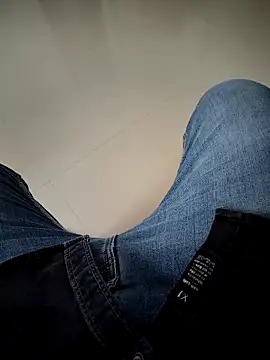 Snapshot of SplitPrestige19 chatting on 11.14.25 SplitPrestige19 online show from 11.14.25