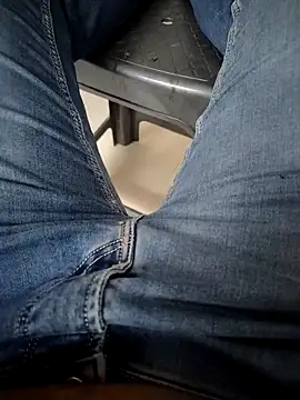 Snapshot of SplitPrestige19 chatting on 11.21.25 SplitPrestige19 online show from 11.21.25