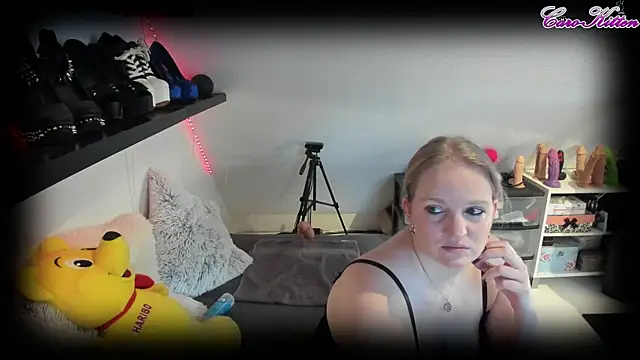 Snapshot of caro_kitten chatting on 02.15.25 caro kitten online show from 02.15.25