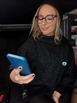 Snapshot of Jade_Emeraud chatting on 11.27.25 Jade Emeraud online show from 11.27.25