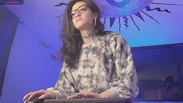 Snapshot of moonfiredancer chatting on 01.11.25 moonfiredancer online show from 01.11.25