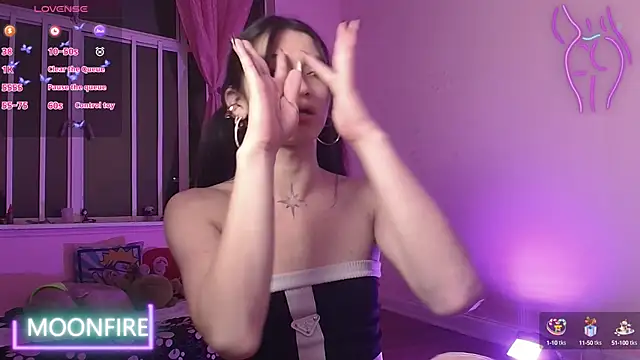 Snapshot of moonfiredancer chatting on 02.11.25 moonfiredancer online show from 02.11.25