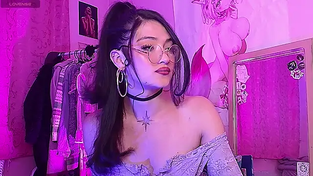 Snapshot of moonfiredancer chatting on 09.23.25 moonfiredancer online show from 09.23.25