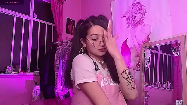 Snapshot of moonfiredancer chatting on 09.25.25 moonfiredancer online show from 09.25.25