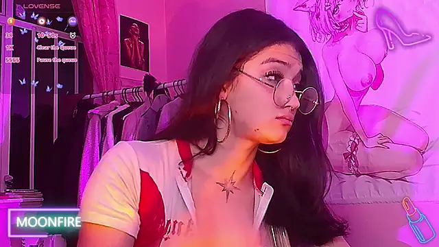 Snapshot of moonfiredancer chatting on 10.02.25 moonfiredancer online show from 10.02.25