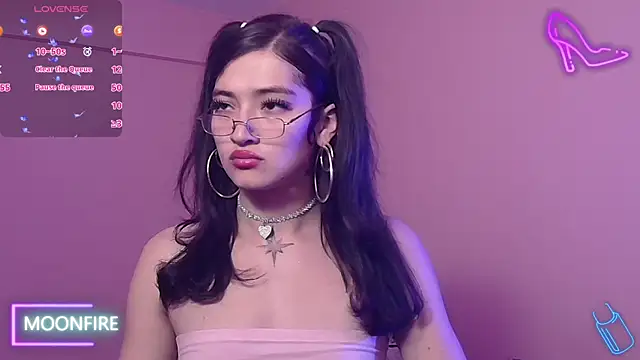 Snapshot of moonfiredancer chatting on 11.25.25 moonfiredancer online show from 11.25.25