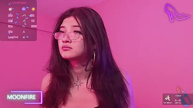 Snapshot of moonfiredancer chatting on 11.26.25 moonfiredancer online show from 11.26.25