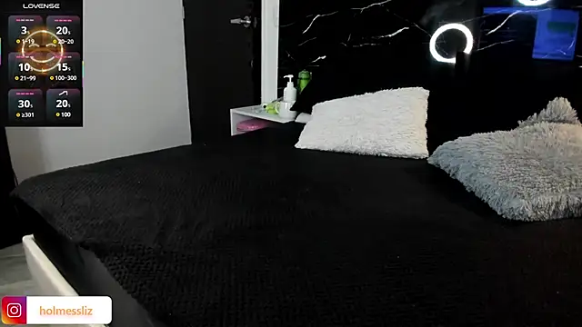 LIZ HOLMES online show from 01.25.25