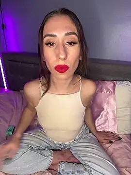 Snapshot of petitebarbiexxx chatting on 12.03.24 petitebarbiexxx online show from 12.03.24