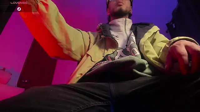 Snapshot of s_sven03 chatting on 12.19.25 s sven03 online show from 12.19.25