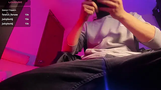 Snapshot of s_sven03 chatting on 12.20.25 s sven03 online show from 12.20.25