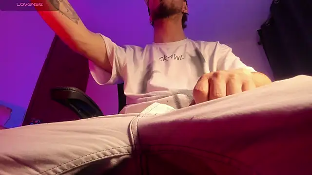 Snapshot of s_sven03 chatting on 12.23.25 s sven03 online show from 12.23.25