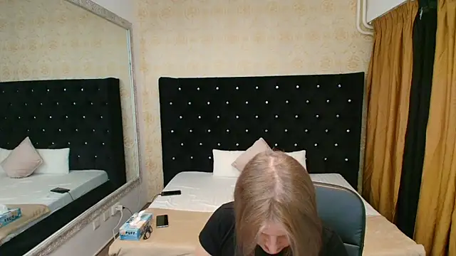 Lilly hott online show from 11.16.25