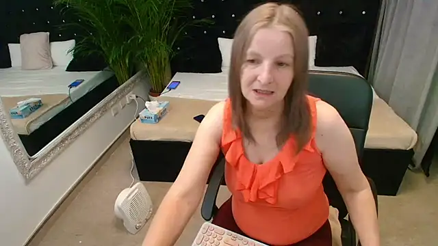 Lilly hott online show from 11.24.25