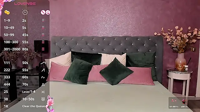 Snapshot of CarlaReysX chatting on 01.28.25 CarlaReysX online show from 01.28.25
