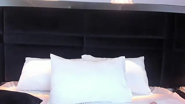 Snapshot of MiaStor chatting on 01.21.25 MiaStor online show from 01.21.25