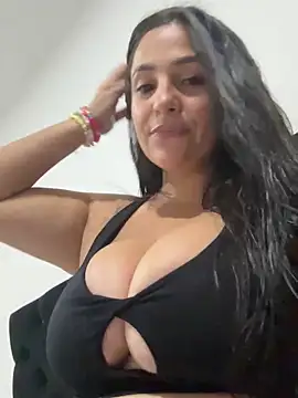 Snapshot of Taylortits chatting on 01.04.25 Taylortits online show from 01.04.25