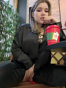 Snapshot of PumaShyXD chatting on 01.12.25 PumaShyXD online show from 01.12.25