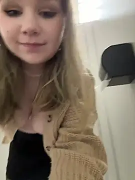 Snapshot of PumaShyXD chatting on 03.02.25 PumaShyXD online show from 03.02.25