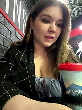 Snapshot of PumaShyXD chatting on 11.06.25 PumaShyXD online show from 11.06.25