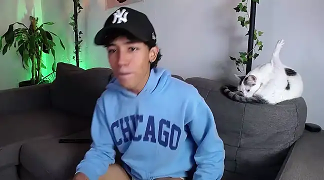 Ostin18hot online show from 12.13.24