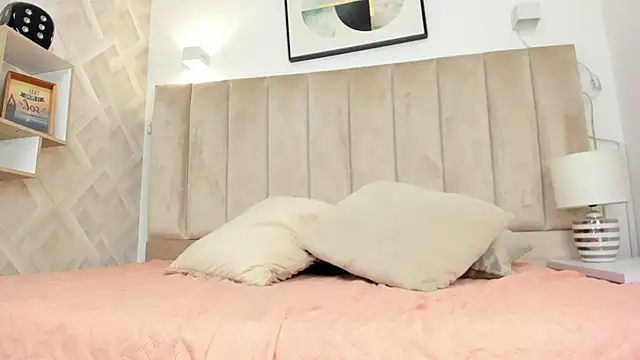 Anniie Queen online show from 02.04.26