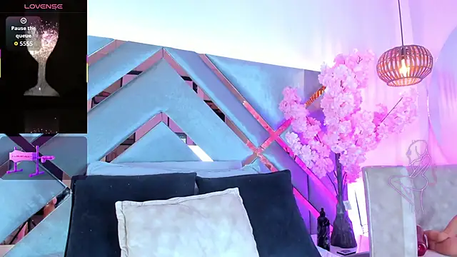 LiaaGenner online show from 10.31.25