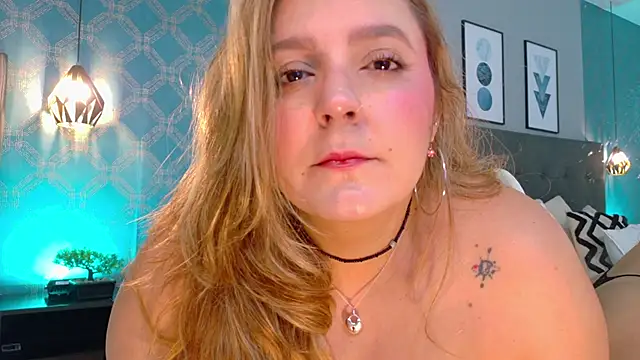 Snapshot of AmbarRoberts_ chatting on 12.17.25 AmbarRoberts online show from 12.17.25