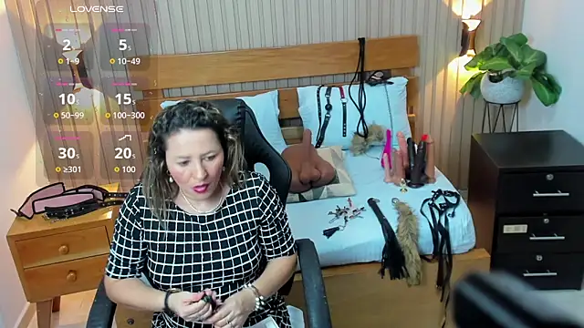 luciana ballesteros  online show from 10.06.25