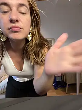 lyajoliee online show from 04.17.26