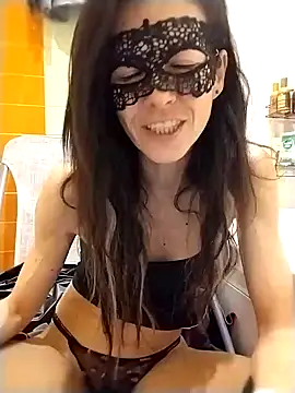 Snapshot of EmySkinny85 chatting on 02.06.25 EmySkinny85 online show from 02.06.25