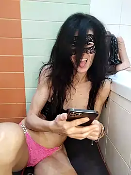 Snapshot of EmySkinny85 chatting on 02.24.25 EmySkinny85 online show from 02.24.25