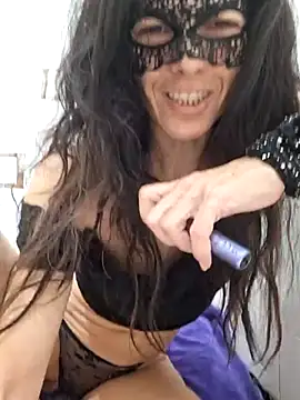 Snapshot of EmySkinny85 chatting on 03.20.25 EmySkinny85 online show from 03.20.25