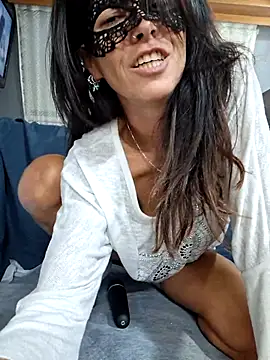 Snapshot of EmySkinny85 chatting on 10.25.25 EmySkinny85 online show from 10.25.25