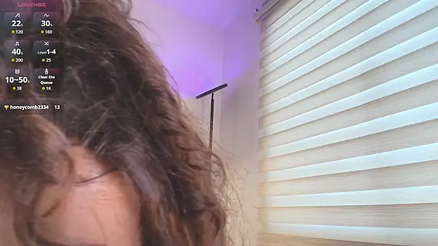 Snapshot of AngelinaRoss_ chatting on 11.13.25 AngelinaRoss online show from 11.13.25