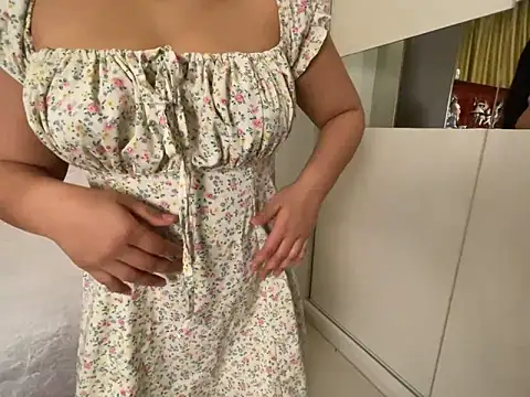 Snapshot of neelayoung chatting on 02.19.25 neelayoung online show from 02.19.25