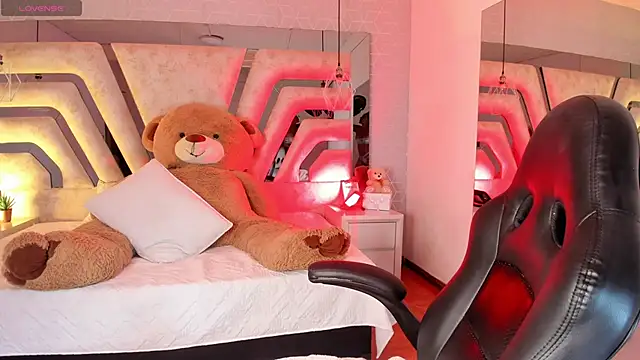 AngelineHeet online show from 03.17.26