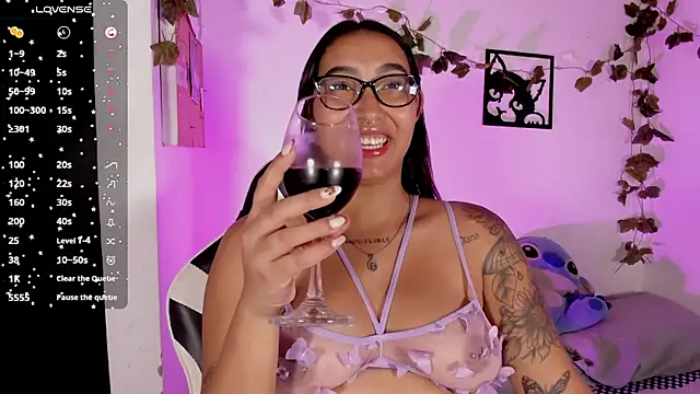 Snapshot of melanieecox chatting on 12.20.25 melanieecox online show from 12.20.25