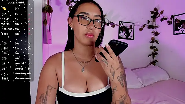 Snapshot of melanieecox chatting on 01.10.26 melanieecox online show from 01.10.26