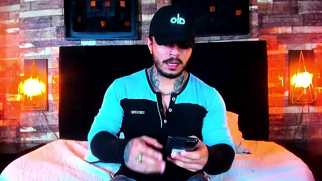 Van Velckan online show from 12.10.24