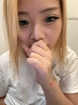 Snapshot of Rei1216xo chatting on 11.30.25 Rei1216xo online show from 11.30.25