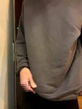 Snapshot of saku_chan_live chatting on 12.04.25 saku chan live online show from 12.04.25