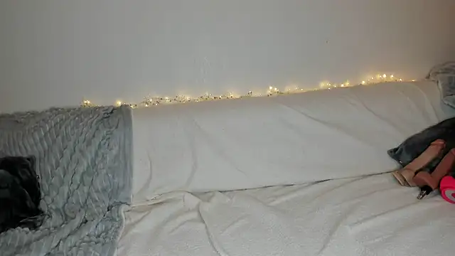 Snapshot of Mlleeffy chatting on 12.04.25 Mlleeffy online show from 12.04.25