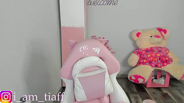 tifany tay2 online show from 10.04.25